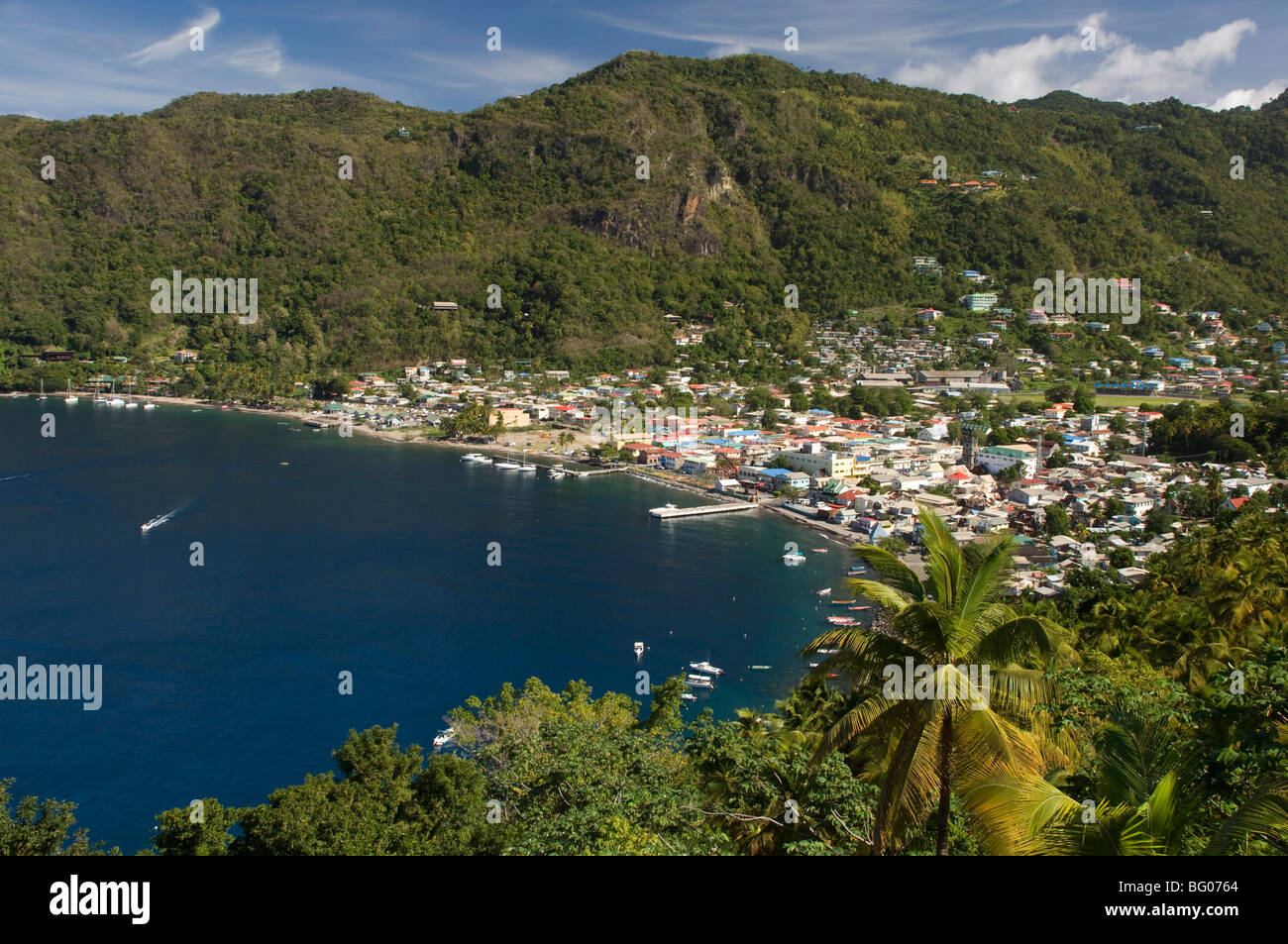 Une vue aérienne de la ville de Soufrière à Saintelucie, îles du Vent, Antilles, Caraïbes, Amérique Centrale Banque D'Images