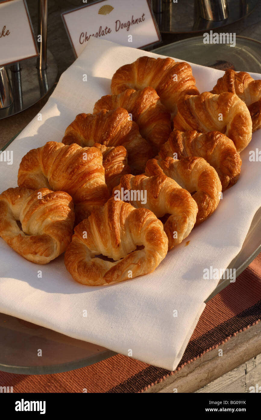 Petit-déjeuner buffet composé de croissants Banque D'Images