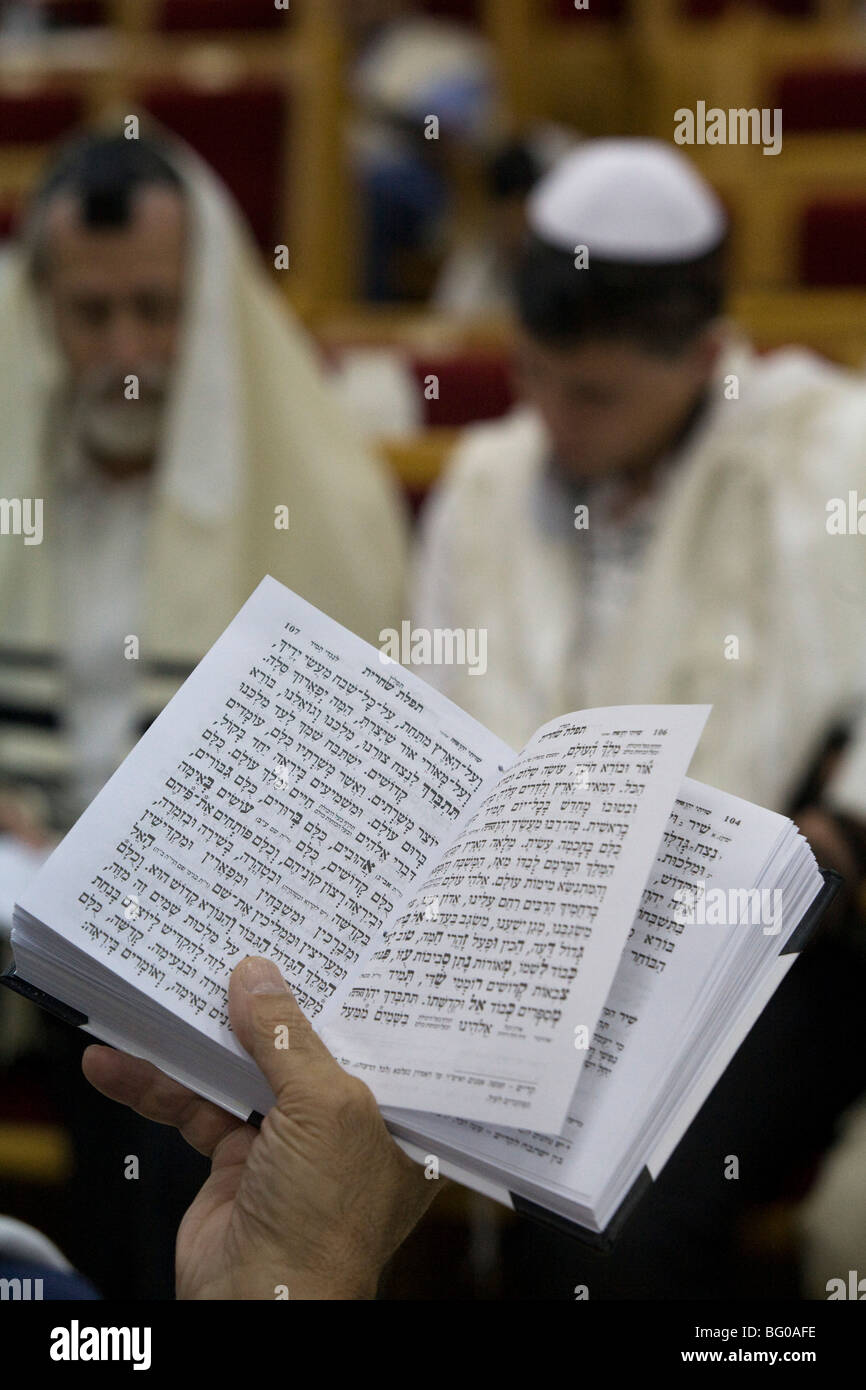 Israël, Tel Aviv, Beit Daniel, Tel Aviv's première réforme Synagogue pendant le service Banque D'Images