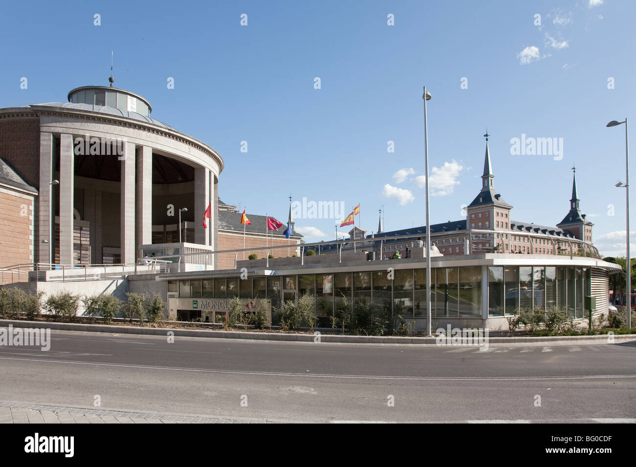 Vue d'un bâtiment du gouvernement, la station de métro Moncloa, Cuartel General del Aire, Retiro, Madrid, Espagne Banque D'Images Vue d'un bâtiment du gouvernement, la station de métro Moncloa, Cuartel General del Aire, Retiro, Madrid, Espagne Banque D'Images