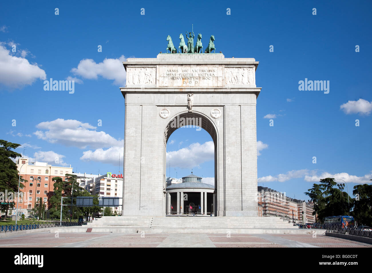 Dans une ville d'Archway, Arco de La Victoria, Retiro, Madrid, Espagne Banque D'Images Dans une ville d'Archway, Arco de La Victoria, Retiro, Madrid, Espagne Banque D'Images