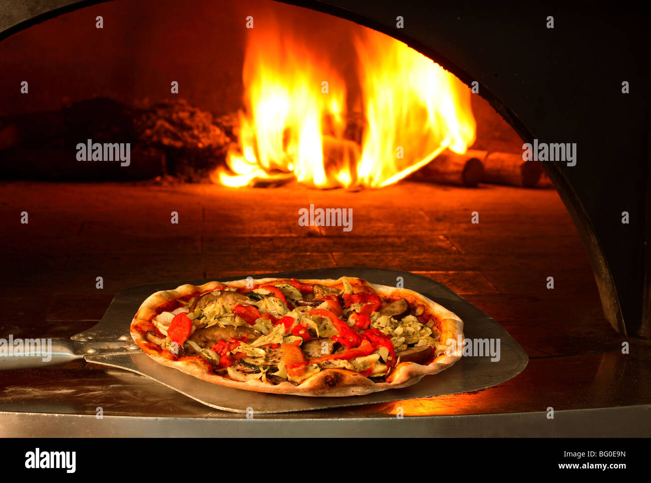 Pizza au feu de bois, Italie, Europe Banque D'Images