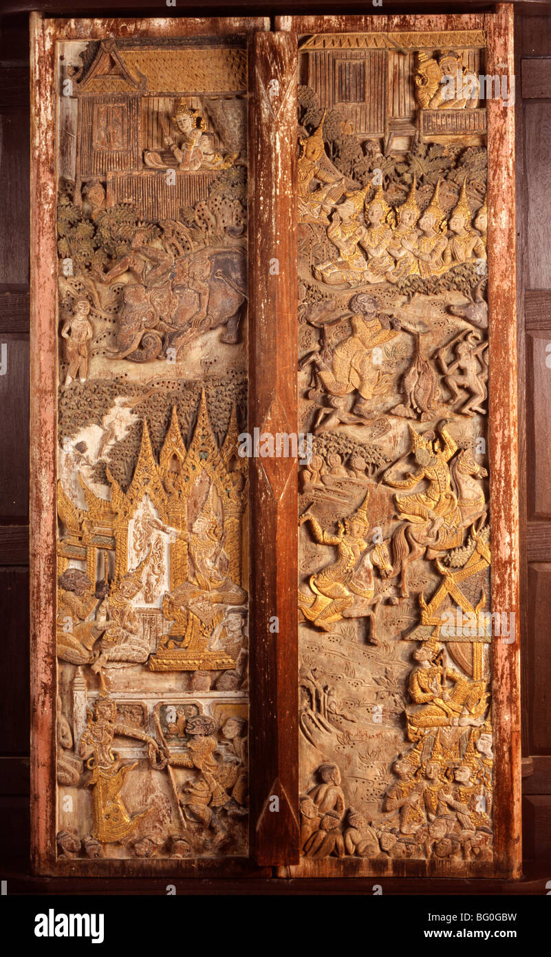 Détails de sculpture sur bois sur la porte de Suan Pakkad Palace (chou Garden Palace), à Bangkok, Thaïlande, Asie du Sud, Asie Banque D'Images