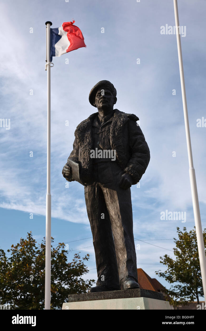 Statue du maréchal vicomte Montgomery d'Alamein ('Monty'), Caen-plage près de Ouistreham, Normandie, France Banque D'Images