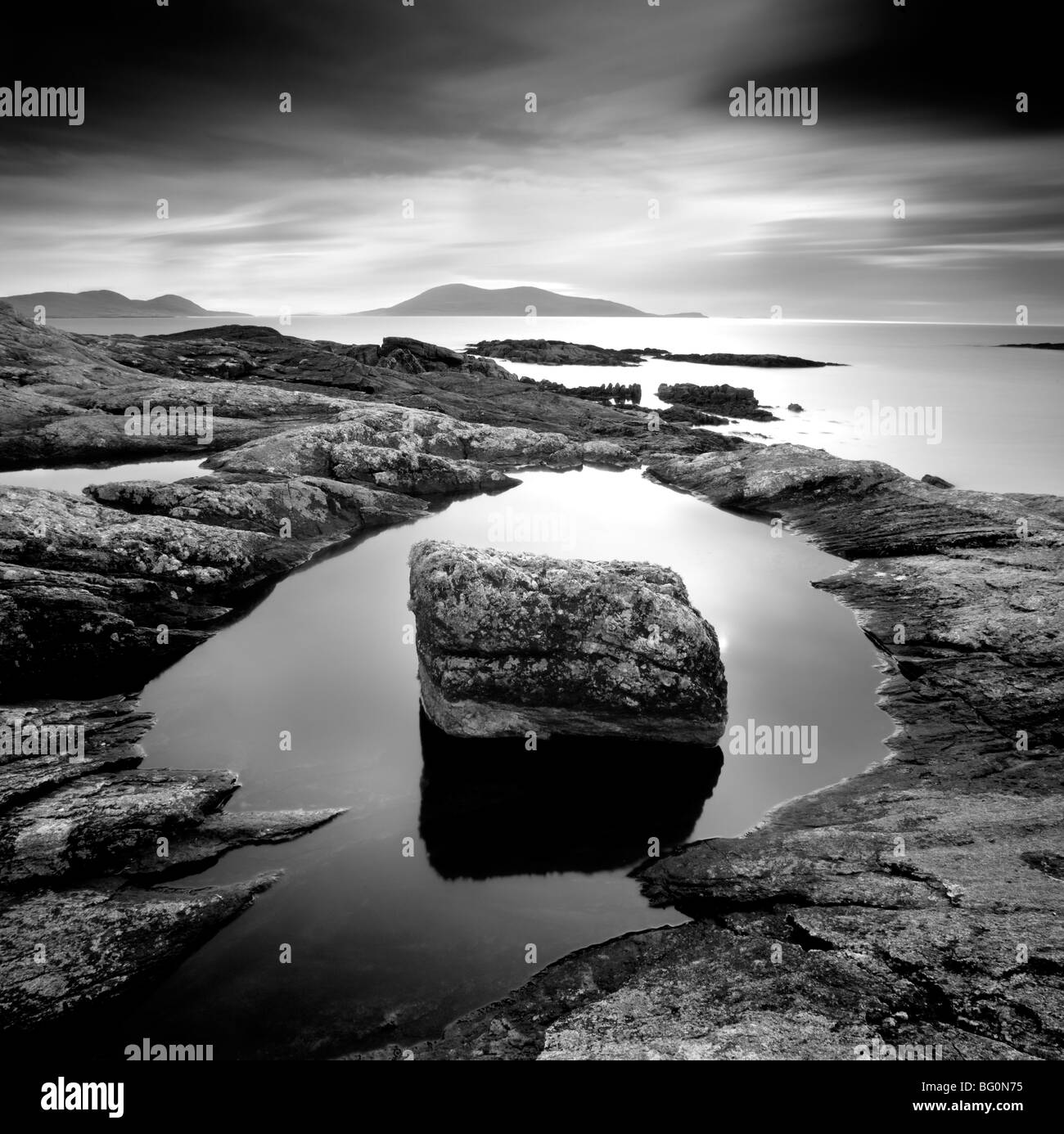 Erratique dans bassin de marée sur l'île de Taransay, à la tête du sud vers Toe sur Harris, îles Hébrides, Ecosse, Royaume-Uni Banque D'Images