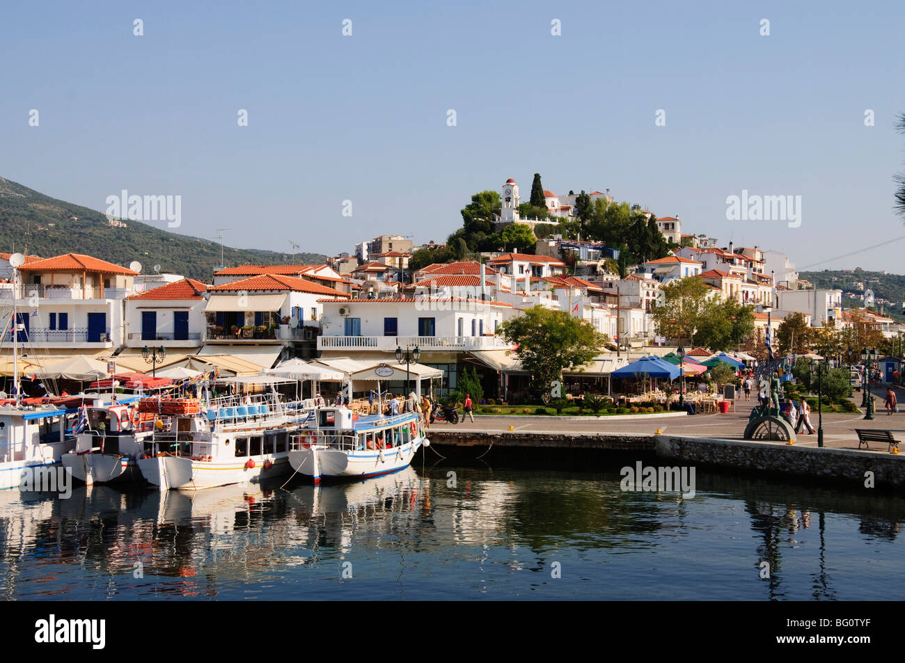 Nicholas' Church en haut de la colline, Skiathos Town, Skiathos, Sporades, îles grecques, Grèce, Europe Banque D'Images