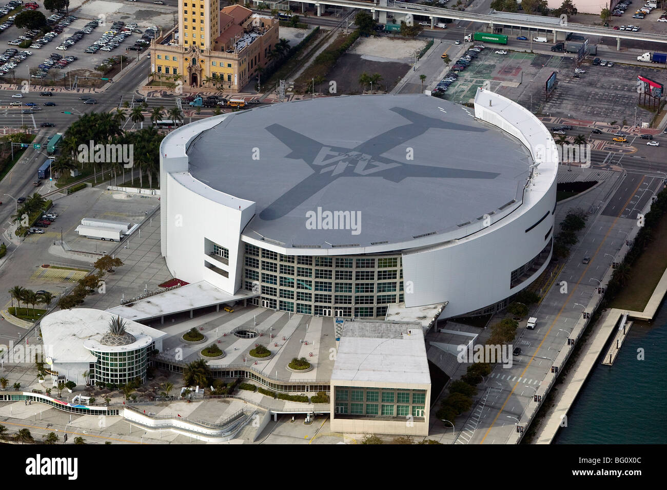 Vue aérienne au-dessus de l'American Airlines Arena le centre-ville de Miami en Floride Banque D'Images