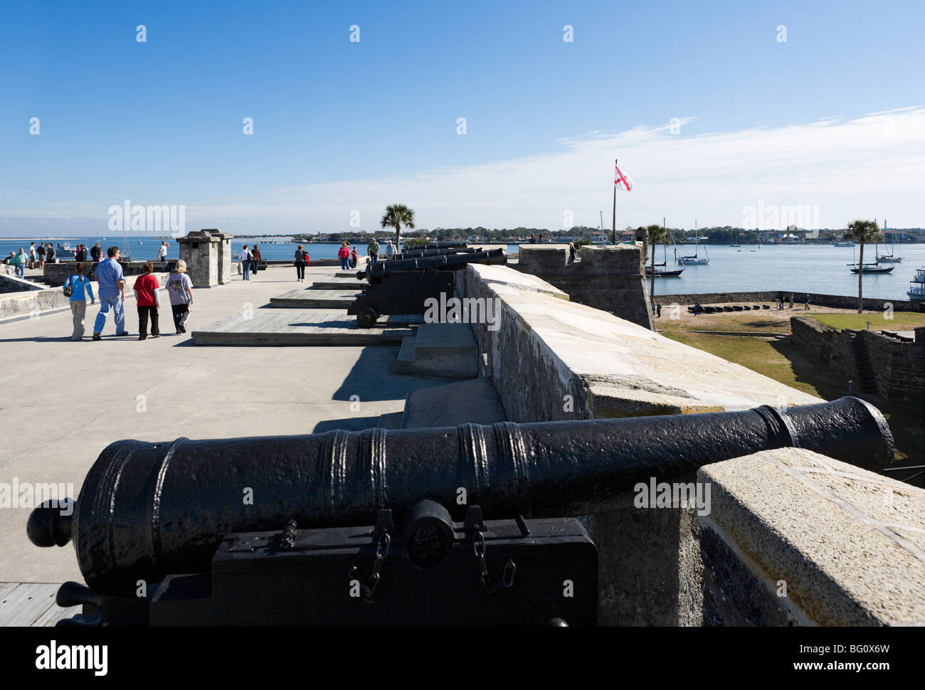 Canons sur le niveau supérieur de l'historique château Castillo de San Marcos, St Augustine, Floride, USA Banque D'Images