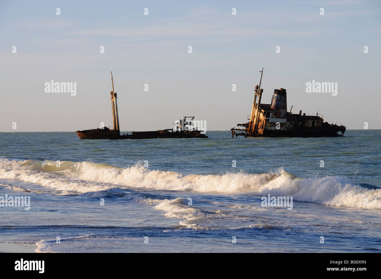 Épave juste à côté de la plage à proximité du Royal Lodge, Delta Sine Saloum, au Sénégal, en Afrique de l'Ouest, l'Afrique Banque D'Images