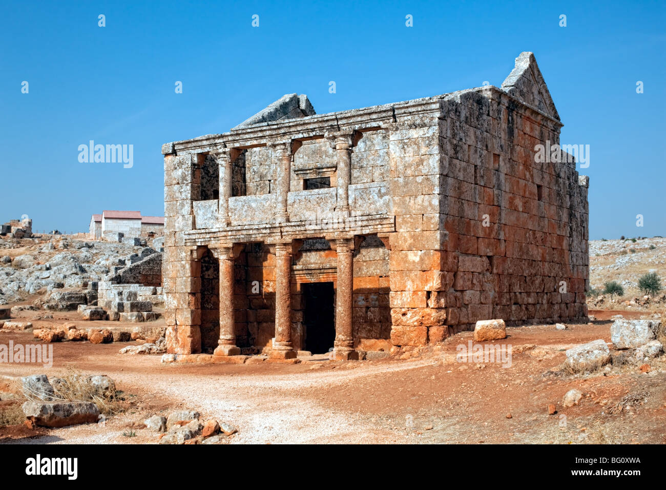 Serjilla est l'une des villes mortes en Syrie. Unique parmi les ruines byzantines / Romain et soudainement abandonné dans le passé. Banque D'Images