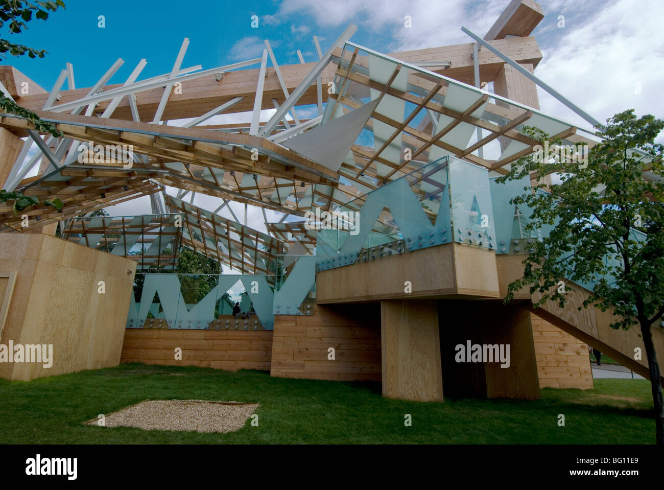 Le pavillon Frank Gehry pour la galerie Serpentine, à Hyde Park, Londres, Angleterre, Royaume-Uni, Europe Banque D'Images