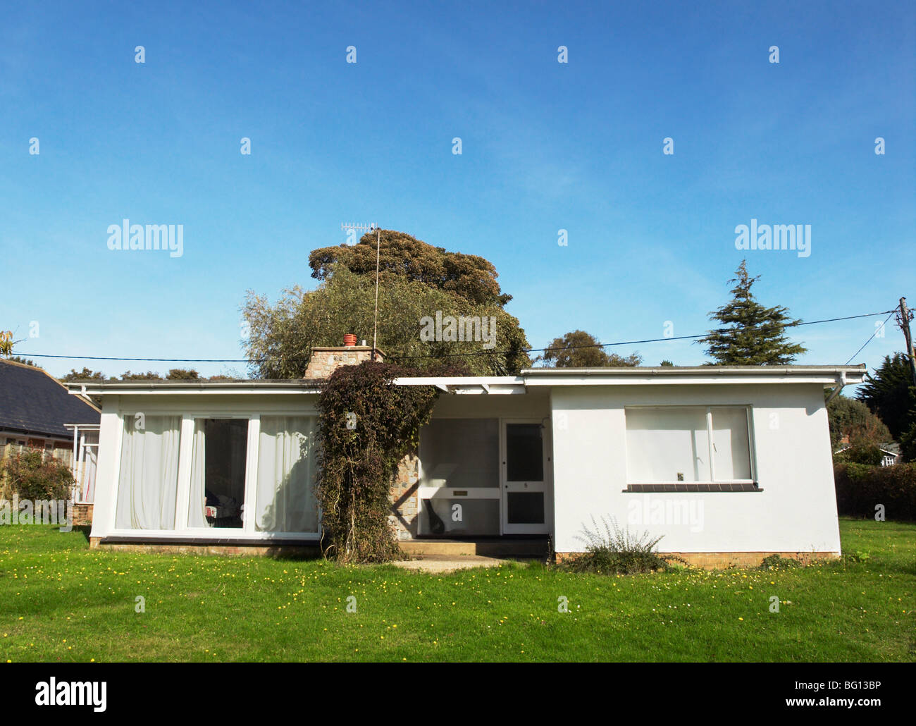 Bungalow de toit plat. Aldeburgh, Suffolk, UK Banque D'Images