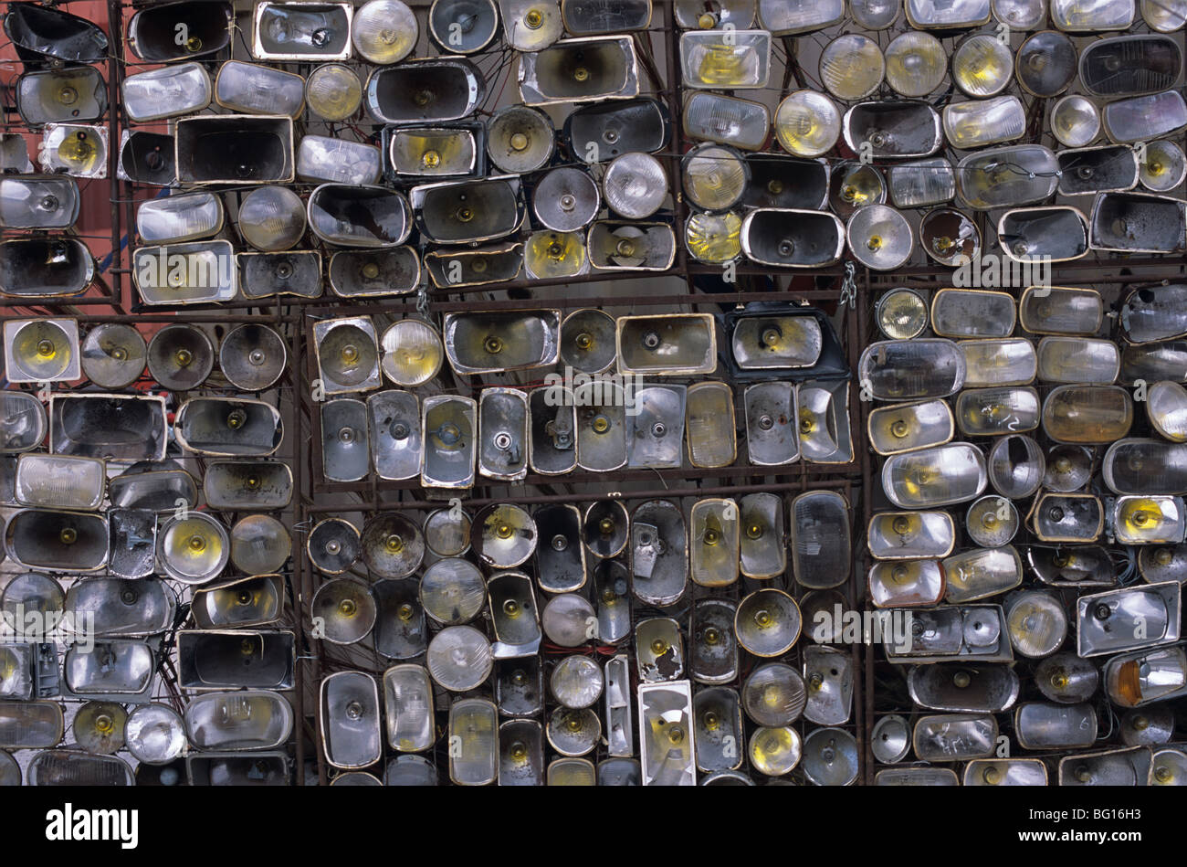 Affichage des phares, des phares, des lampes, des ampoules ou des lampes de l'ancienne voiture Banque D'Images