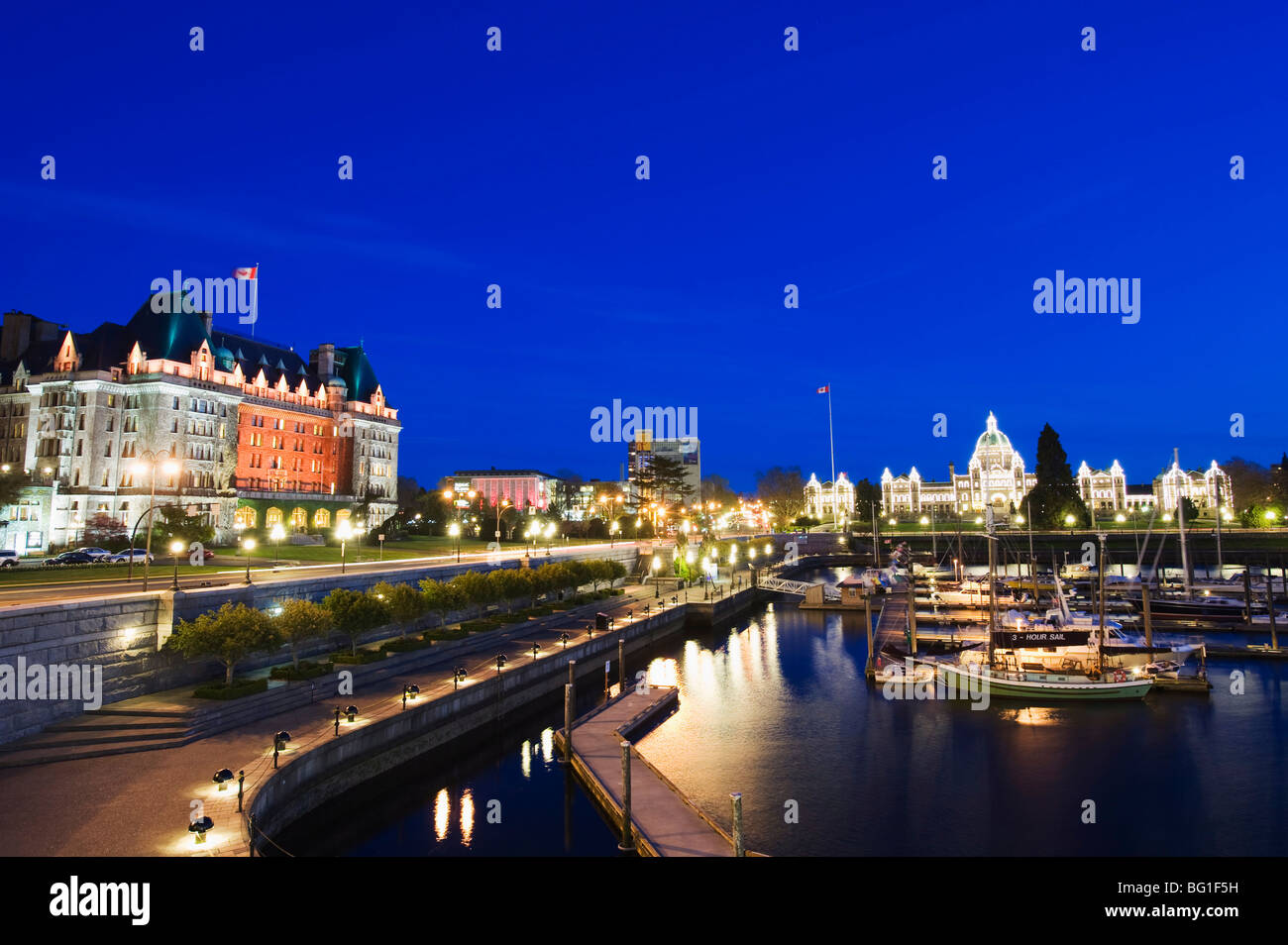 Hôtel Fairmont Empress et le Parlement, le port intérieur de la Baie James, Victoria, île de Vancouver, Colombie-Britannique, Canada Banque D'Images