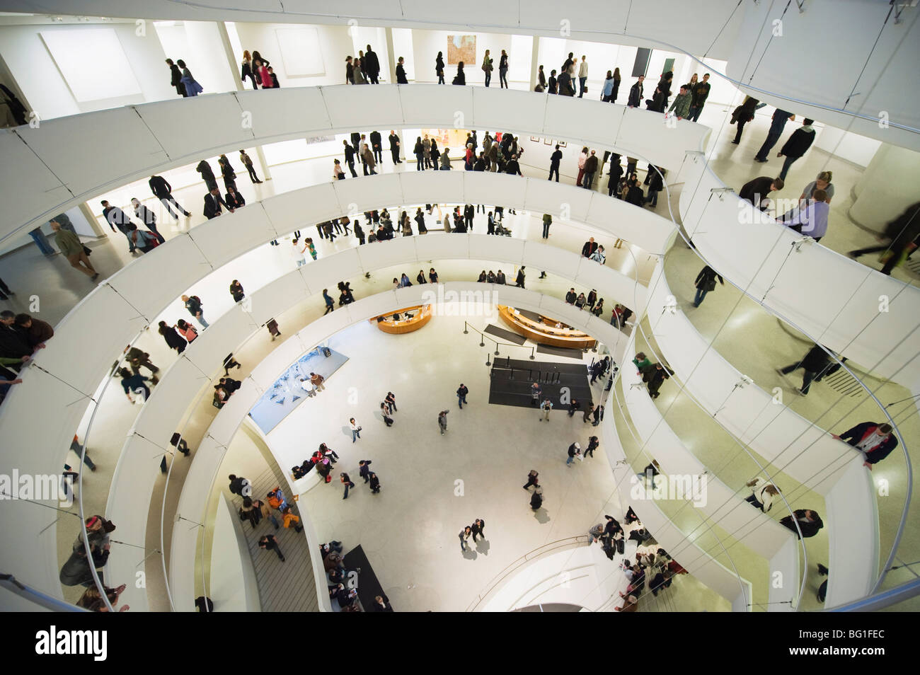 Iinterior du Musée Solomon R. Guggenheim, 1959, conçu par Frank Lloyd Wright, Manhattan, New York City, New York, USA Banque D'Images