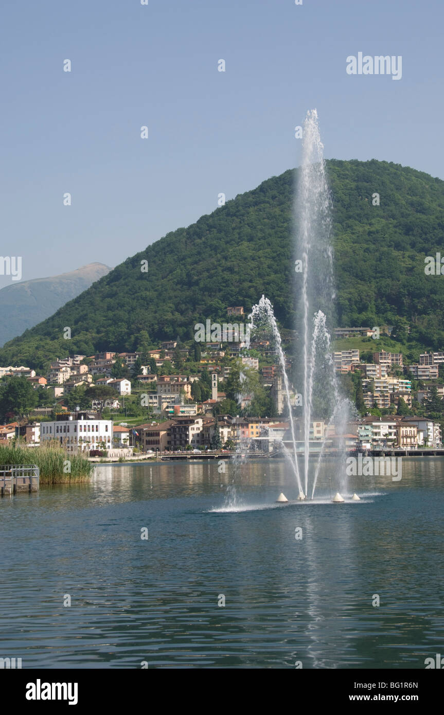 Le lac de Lugano à Ponte Tresa, à la frontière de l'Italie et la Suisse, Europe Banque D'Images