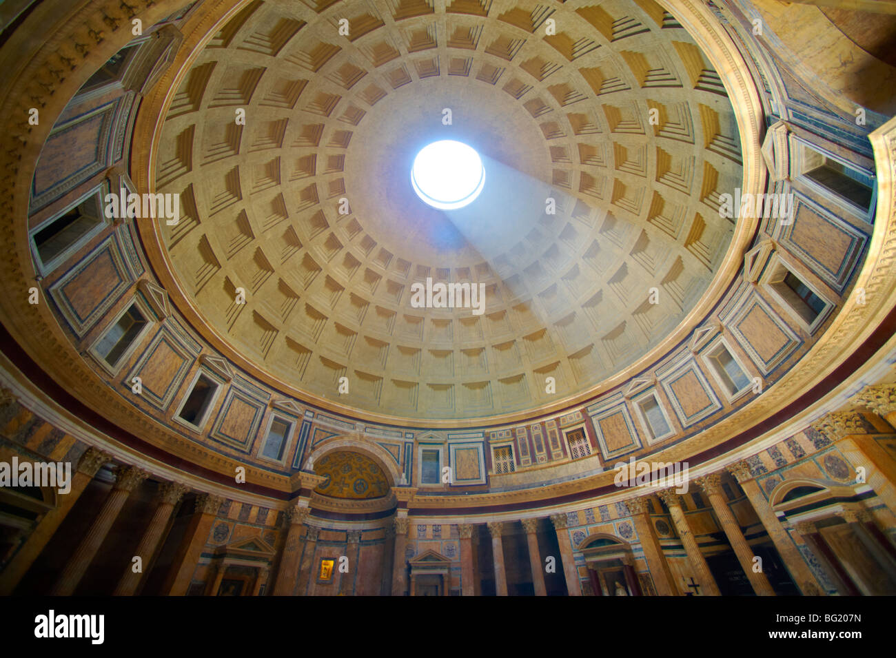 L'intérieur du dôme du panthéon, Rome Banque D'Images