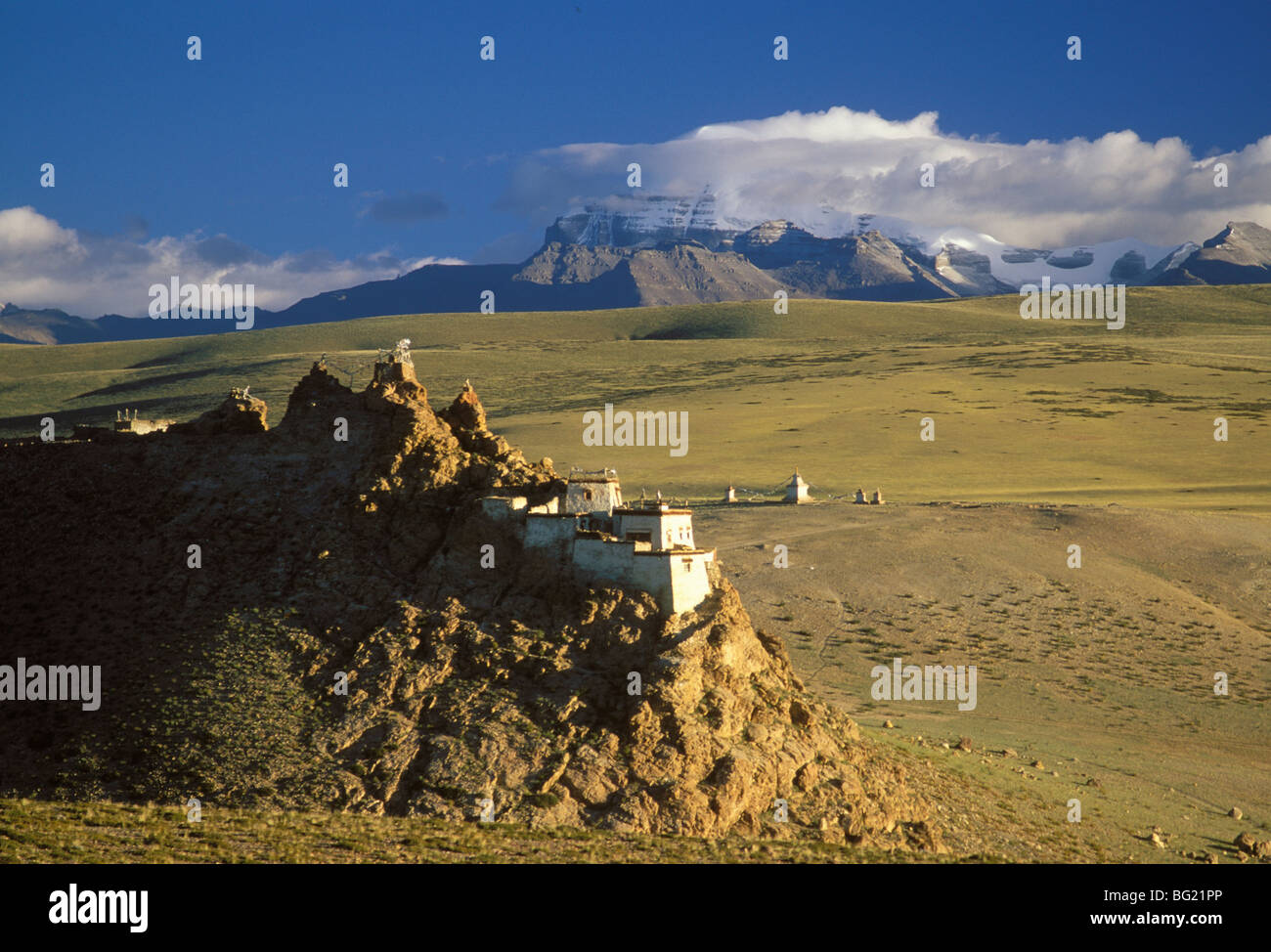 Mont Kailash vu de Chiu Gompa sur les rives du lac Manasarovar, l'ouest du Tibet. Banque D'Images