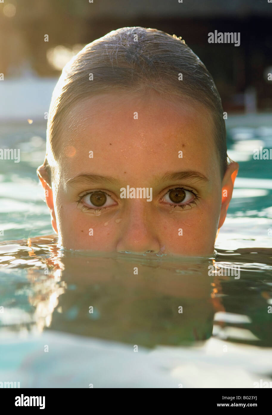 Une fille dans l'eau Banque D'Images