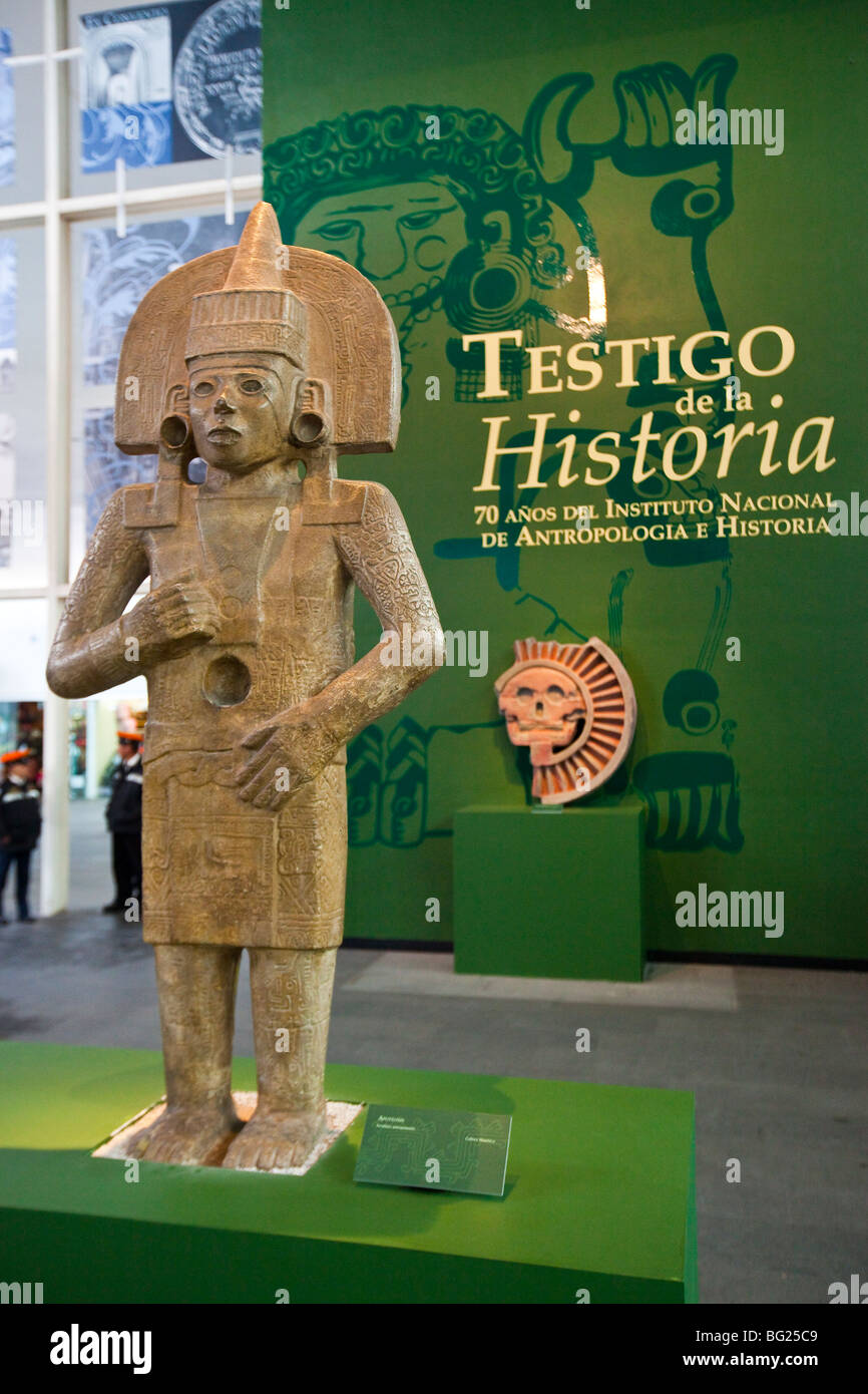 Statue d'apothéose, Musée National d'anthropologie de l'exposition dans la ville de Mexico Banque D'Images