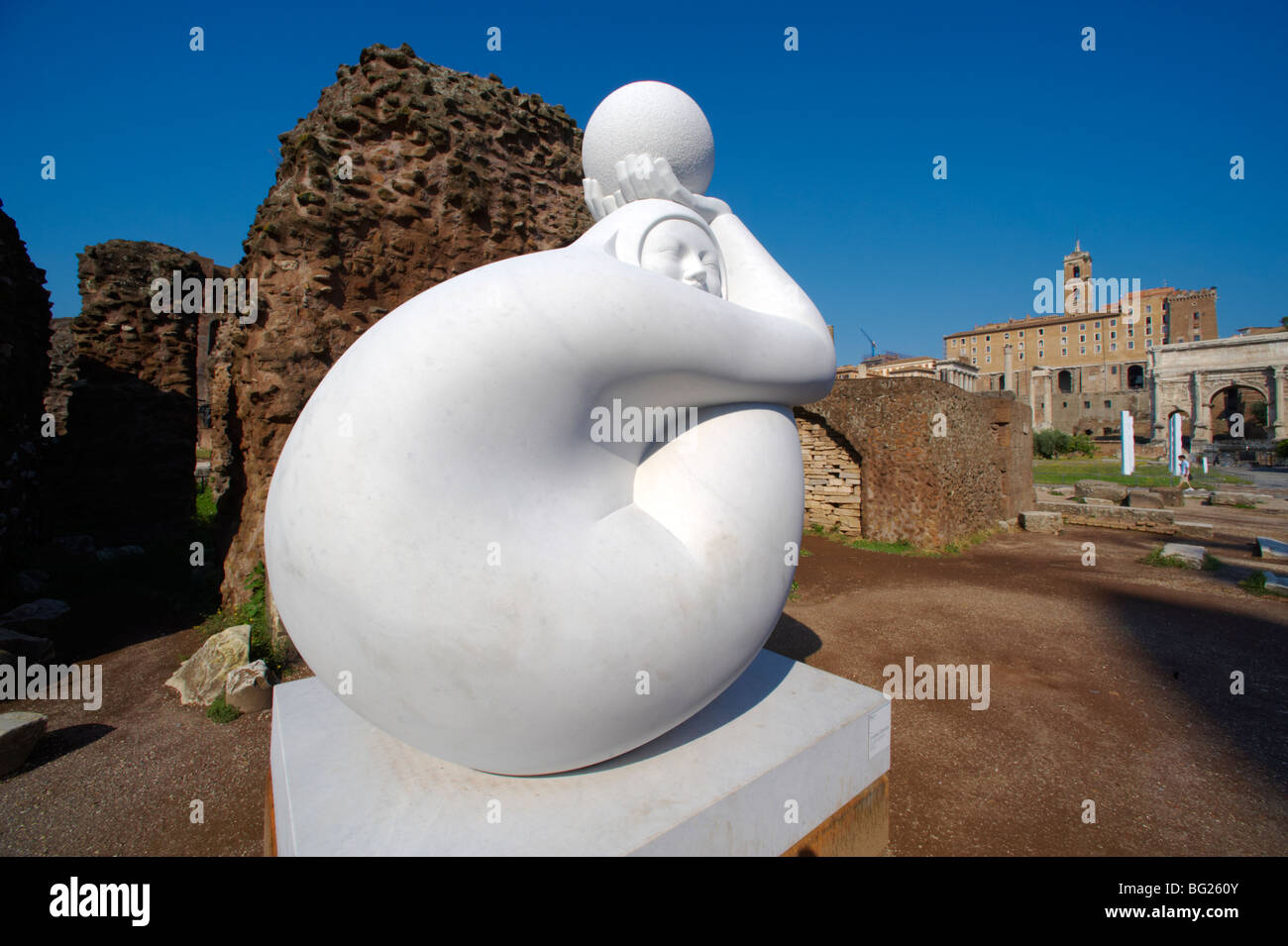 La sculpture moderne par Jmenez Deredia dans le Forum . Rome Banque D'Images