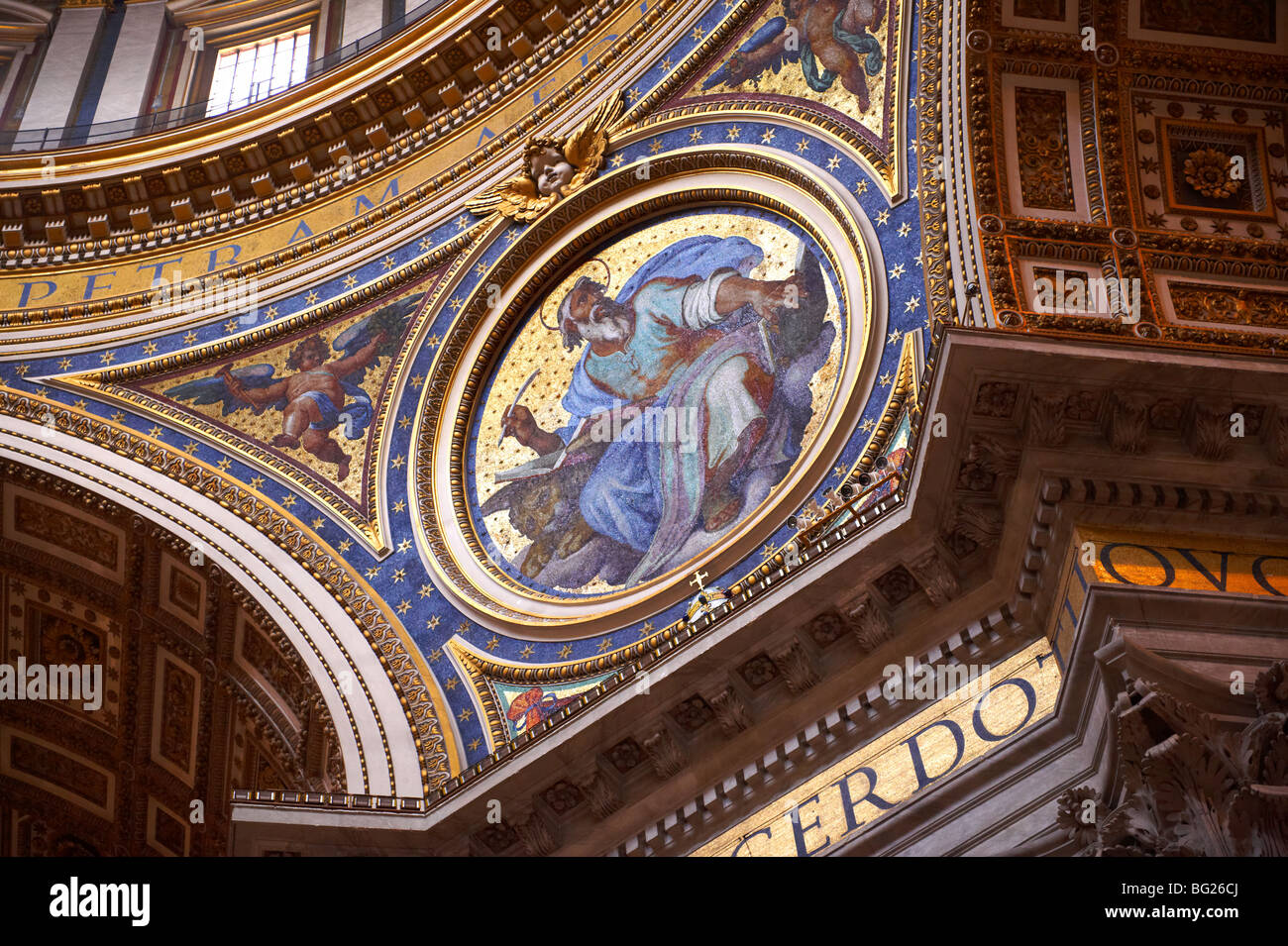 L'intérieur du dôme de St Peter's par Michelangelo , le Vatican, Rome Banque D'Images