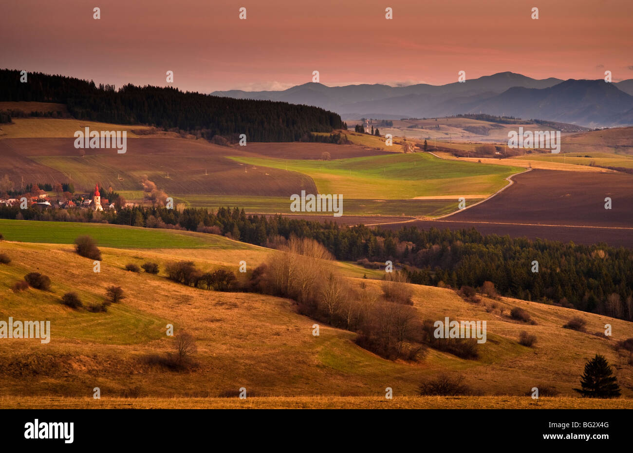 La Slovaquie, Liptov, à la fin de l'automne soir après le coucher du soleil Banque D'Images