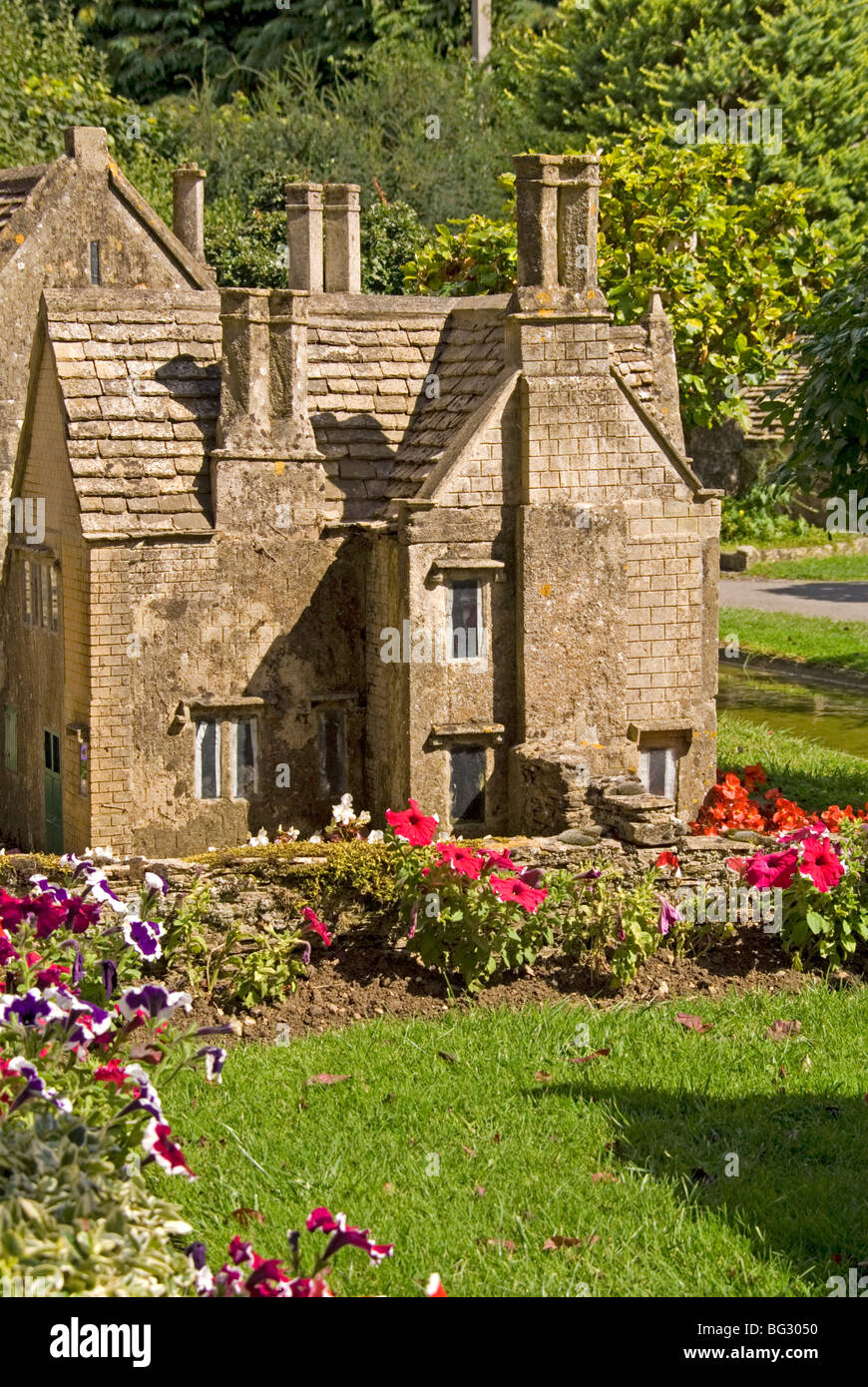 Cotswald maison en pierre dans le village modèle de Bourton-on-the-Water Gloucestershire Banque D'Images