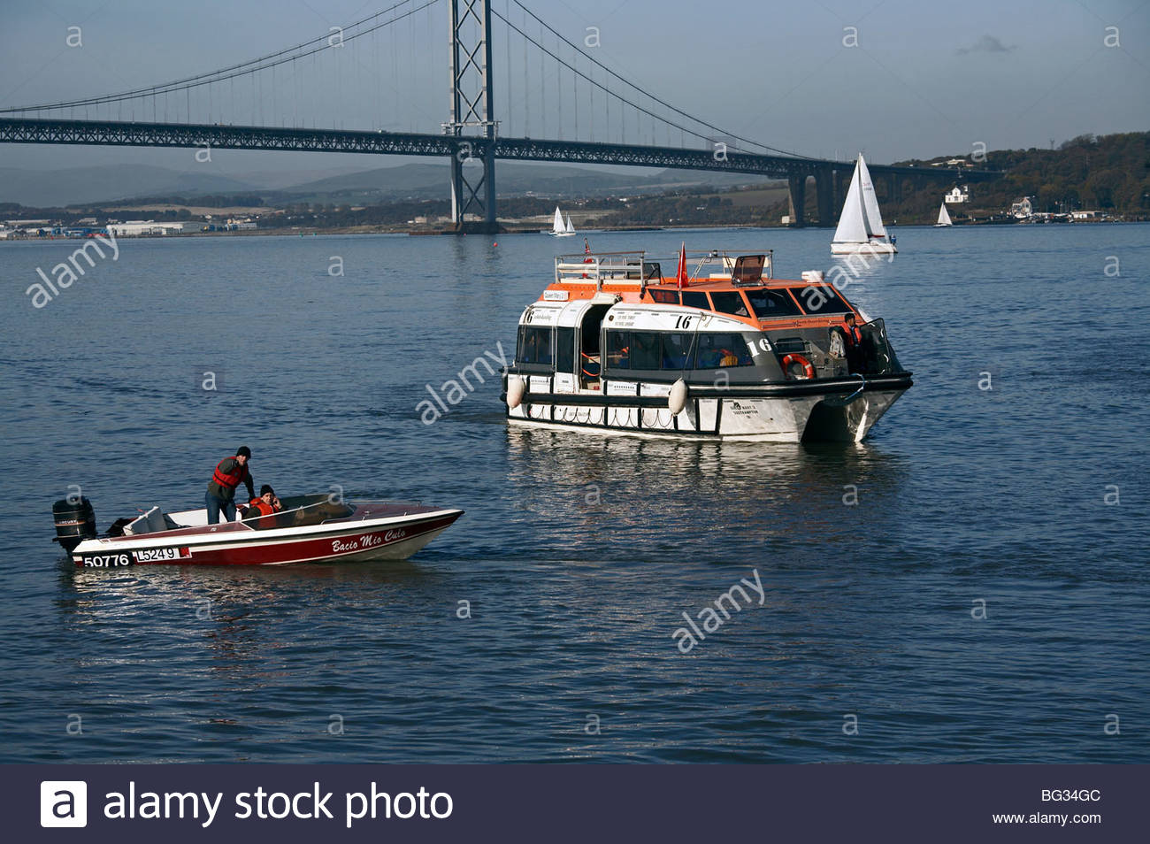 Queen Mary 2 bateaux-mouches à South Queensferry harbour, Ecosse Banque D'Images