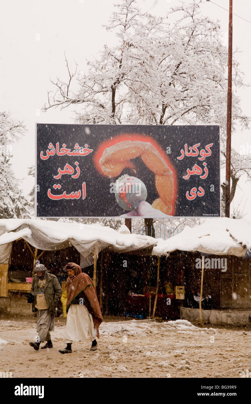 Affiche anti-drogue à Maimana, province de Faryab, Afghanistan. Banque D'Images