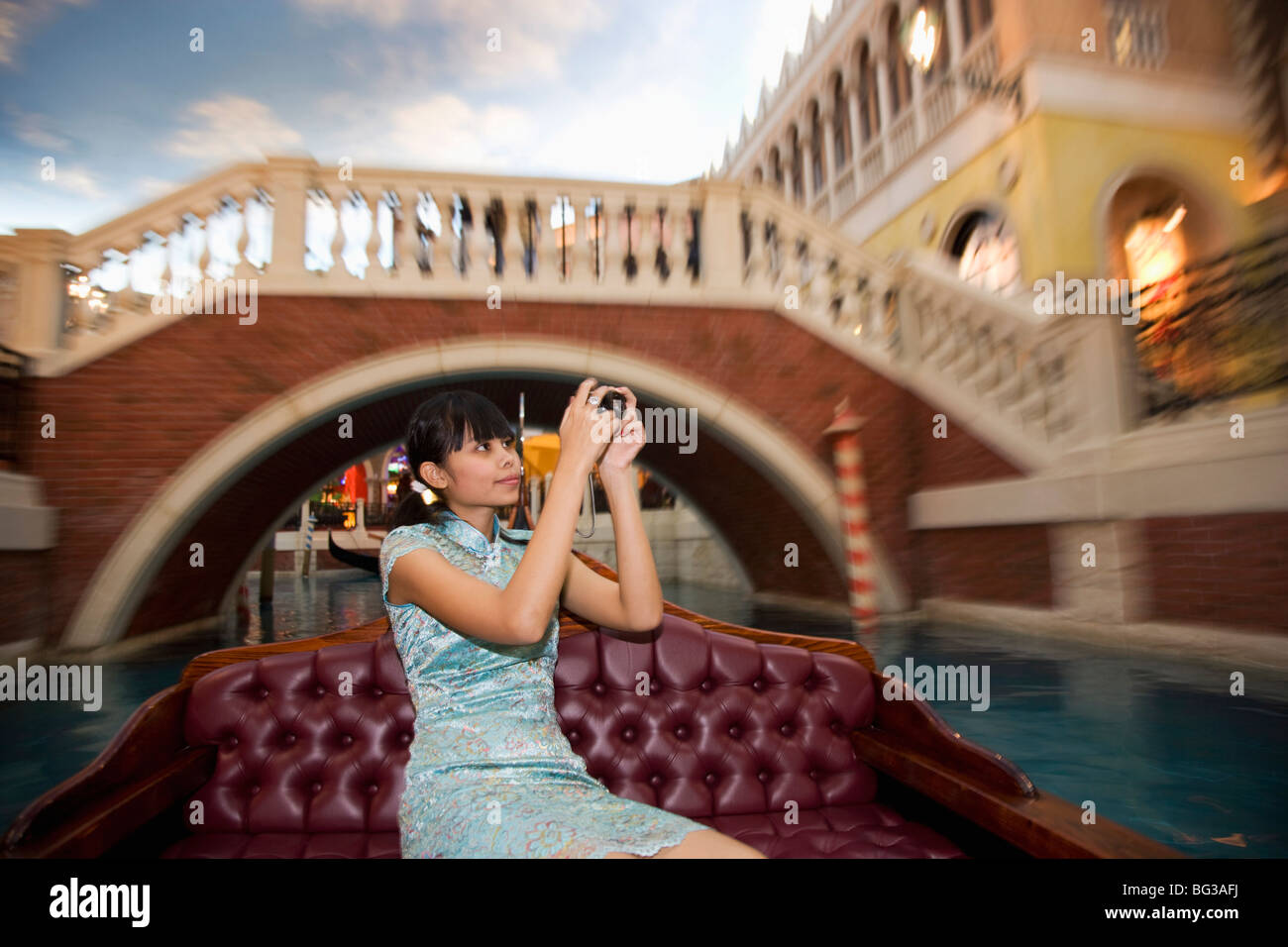 Femme chinoise au Venetian Resort and Casino, Macao, Chine, Asie Banque D'Images