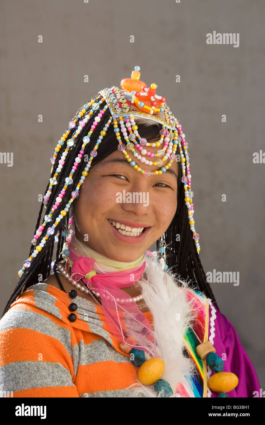 Femme de la minorité Naxi, Shangri-La, anciennement Zhongdian, région de Shangri-La, Yunnan Province, China, Asia Banque D'Images