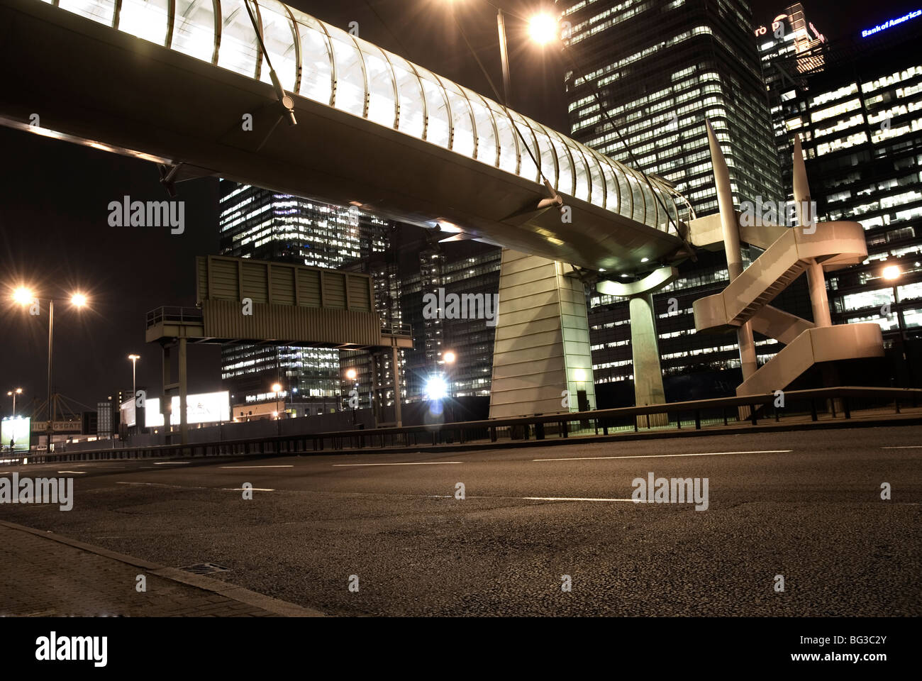 Une rue dans le quartier des docks de Londres Banque D'Images