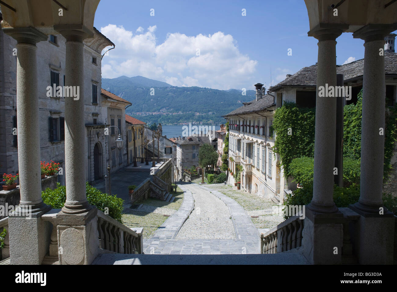 Le village d'Orta, le lac d'Orta, Piedmont, Italy, Europe Banque D'Images