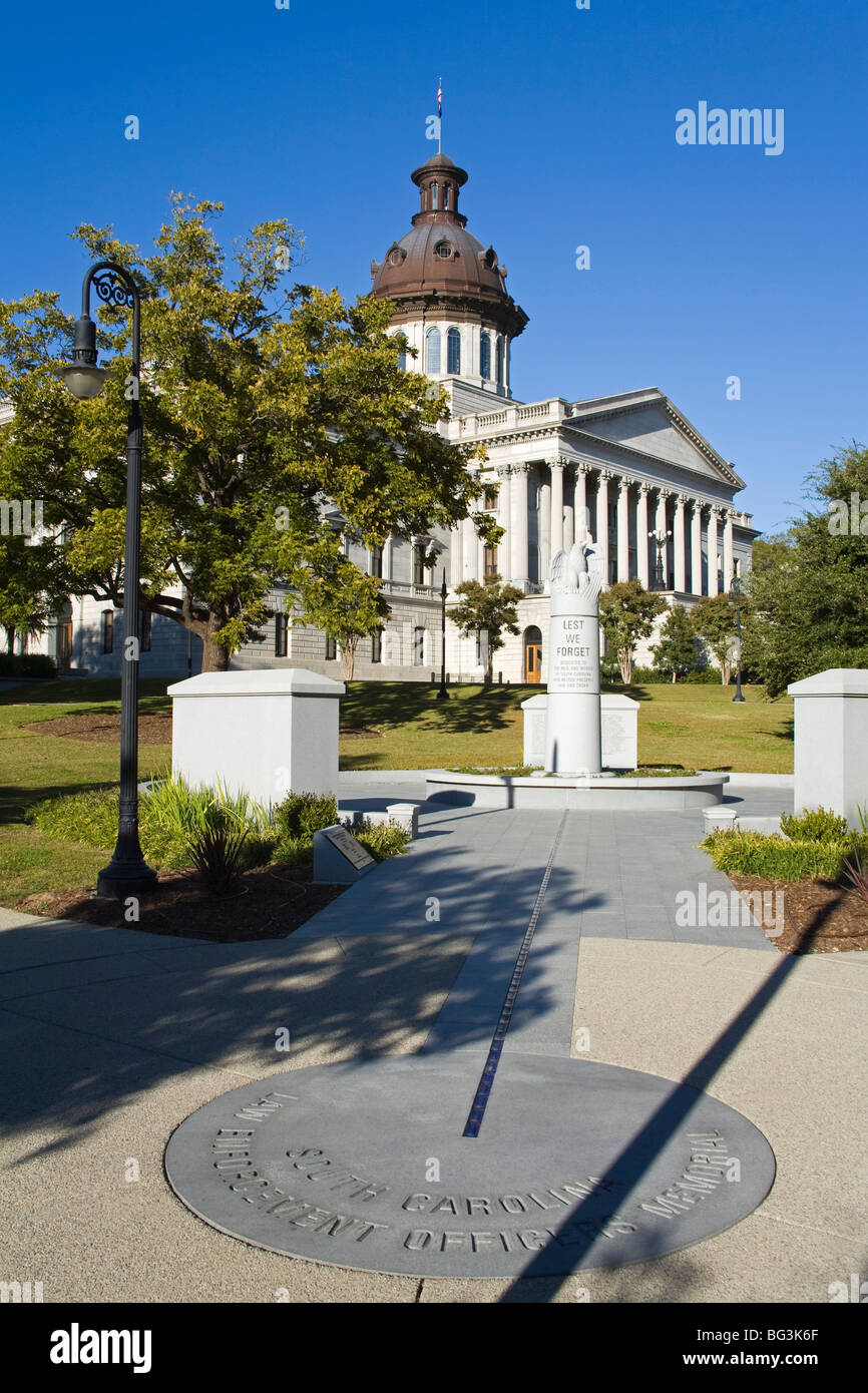 Monument commémoratif de la police et de State Capitol Building, Columbia, Caroline du Sud, États-Unis d'Amérique, Amérique du Nord Banque D'Images