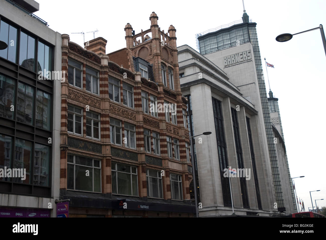 Boutiques dans Kensington High Street Kensington London UK Banque D'Images