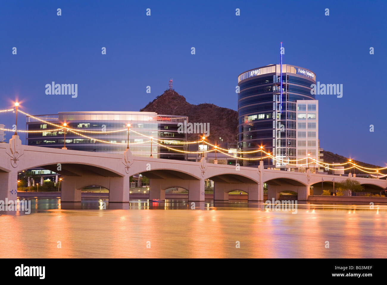 Town Lake et Mill Avenue Bridge, Tempe, grande région de Phoenix, Arizona, États-Unis d'Amérique, Amérique du Nord Banque D'Images