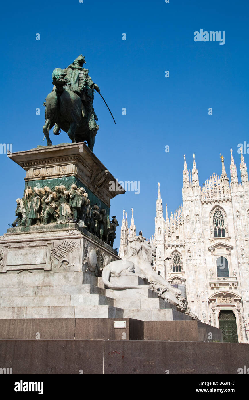 Statue du Roi Vittorio Emanuele II devant le Duomo, Piazza Duomo, Milan, Italie Banque D'Images