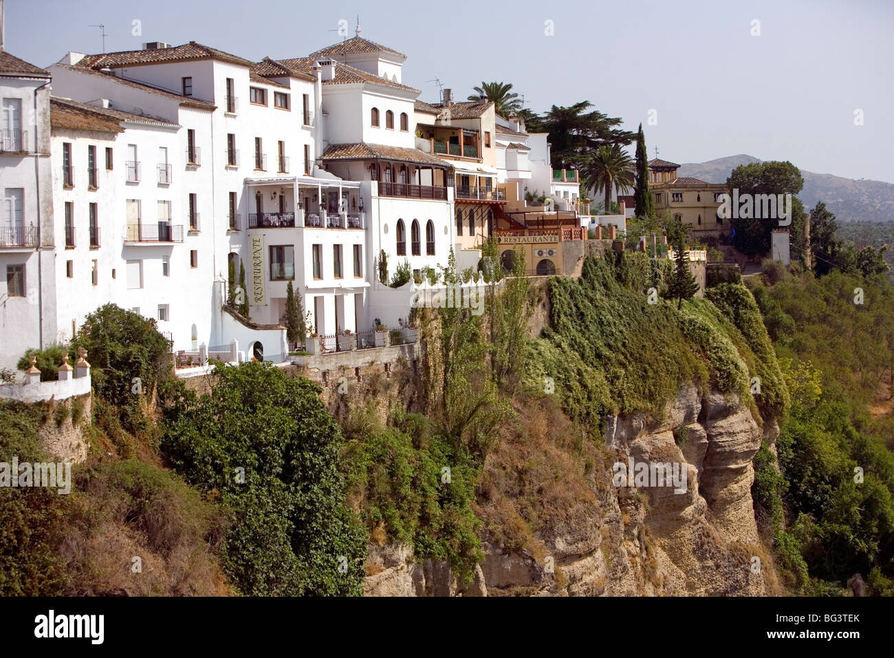 Maisons sur la gorge, Ronda, un des villages blancs, la province de Malaga, Andalousie, Espagne, Europe Banque D'Images
