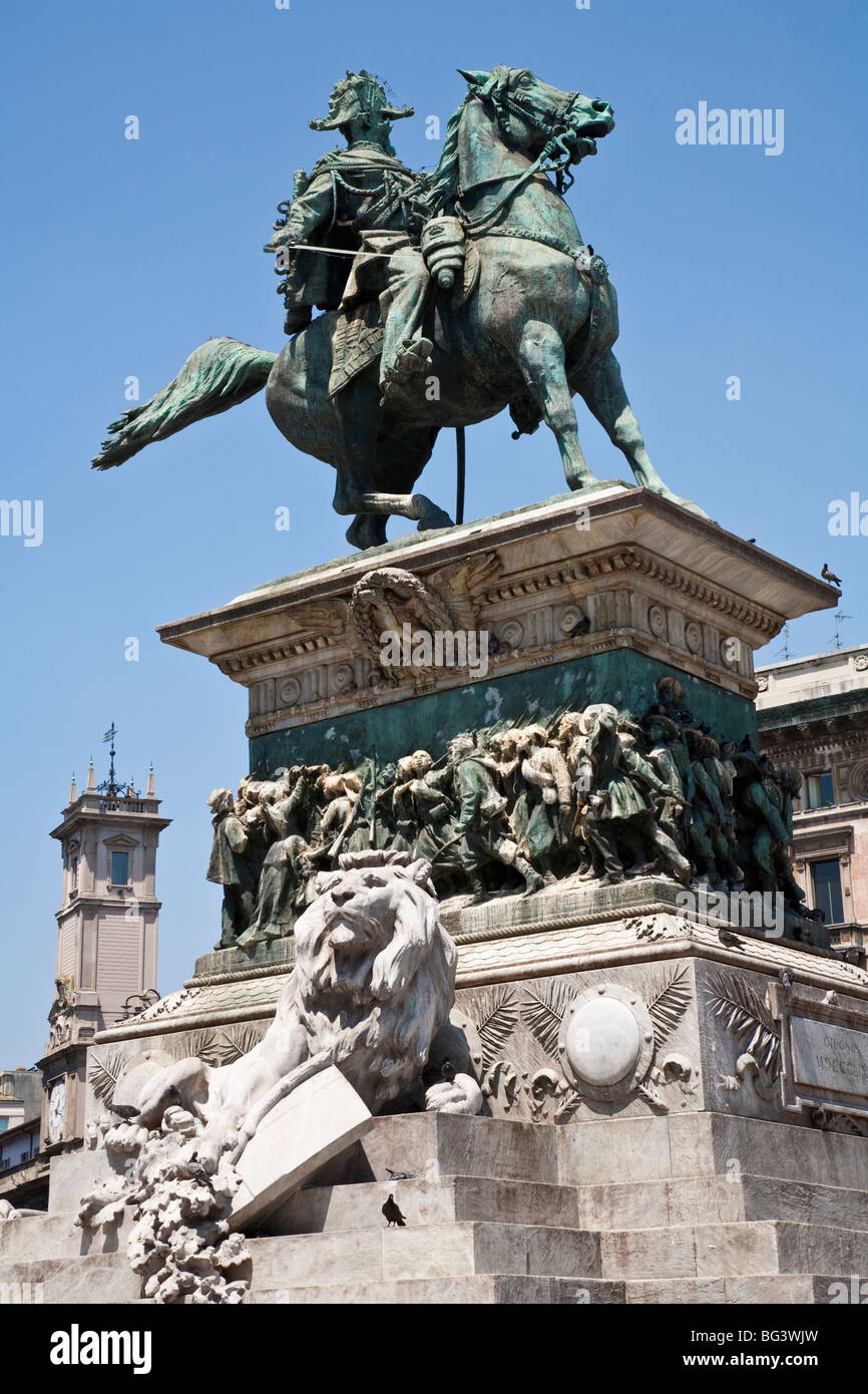 Statue du Roi Vittorio Emanuele II devant le Duomo, Piazza Duomo, Milan, Italie Banque D'Images
