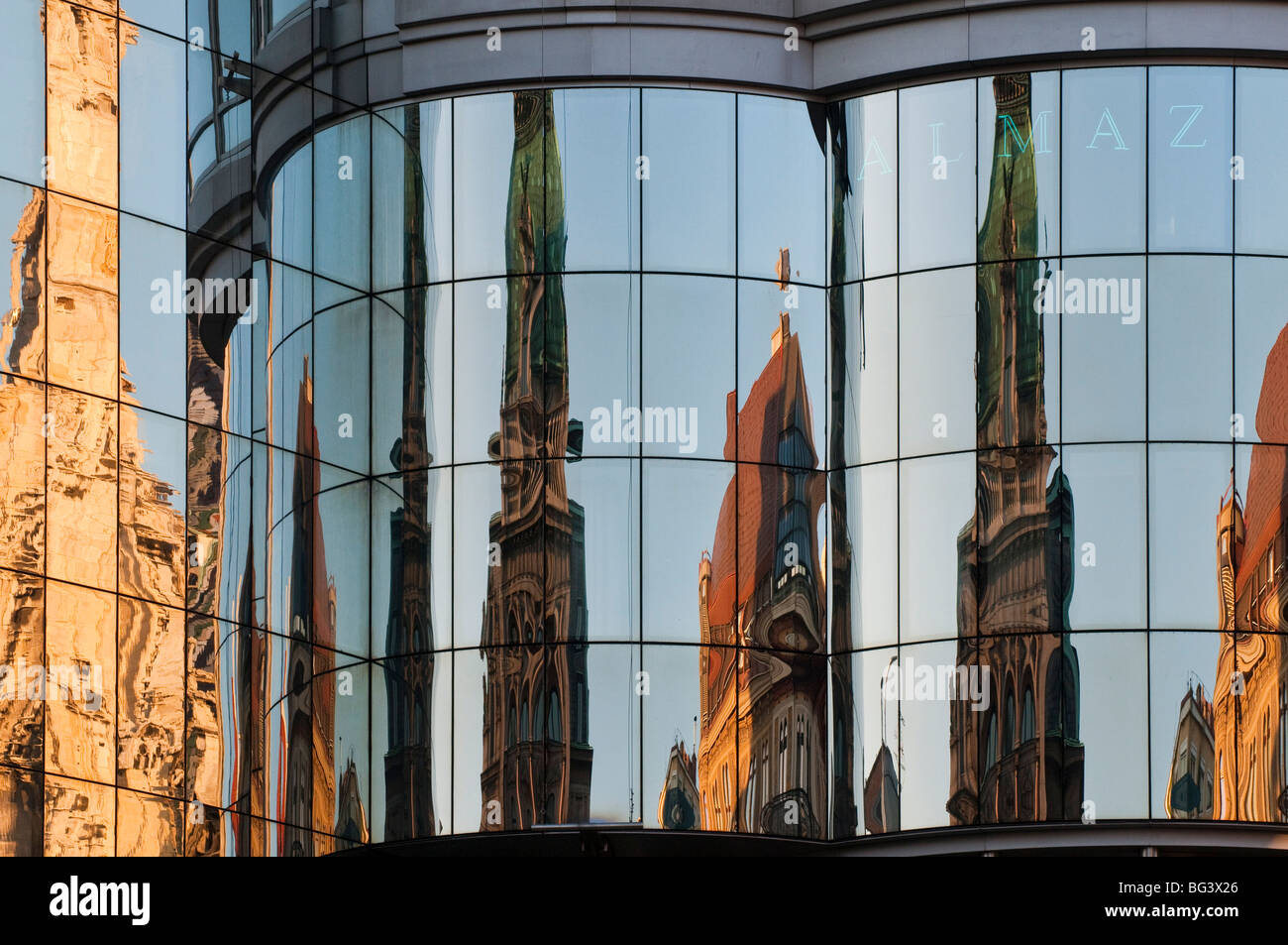 Stephansplatz, Spiegelung im Haashaus, Wien, Österreich | Saint Stephen's Square, réflexions à la Chambre, Vienne, Autriche Banque D'Images