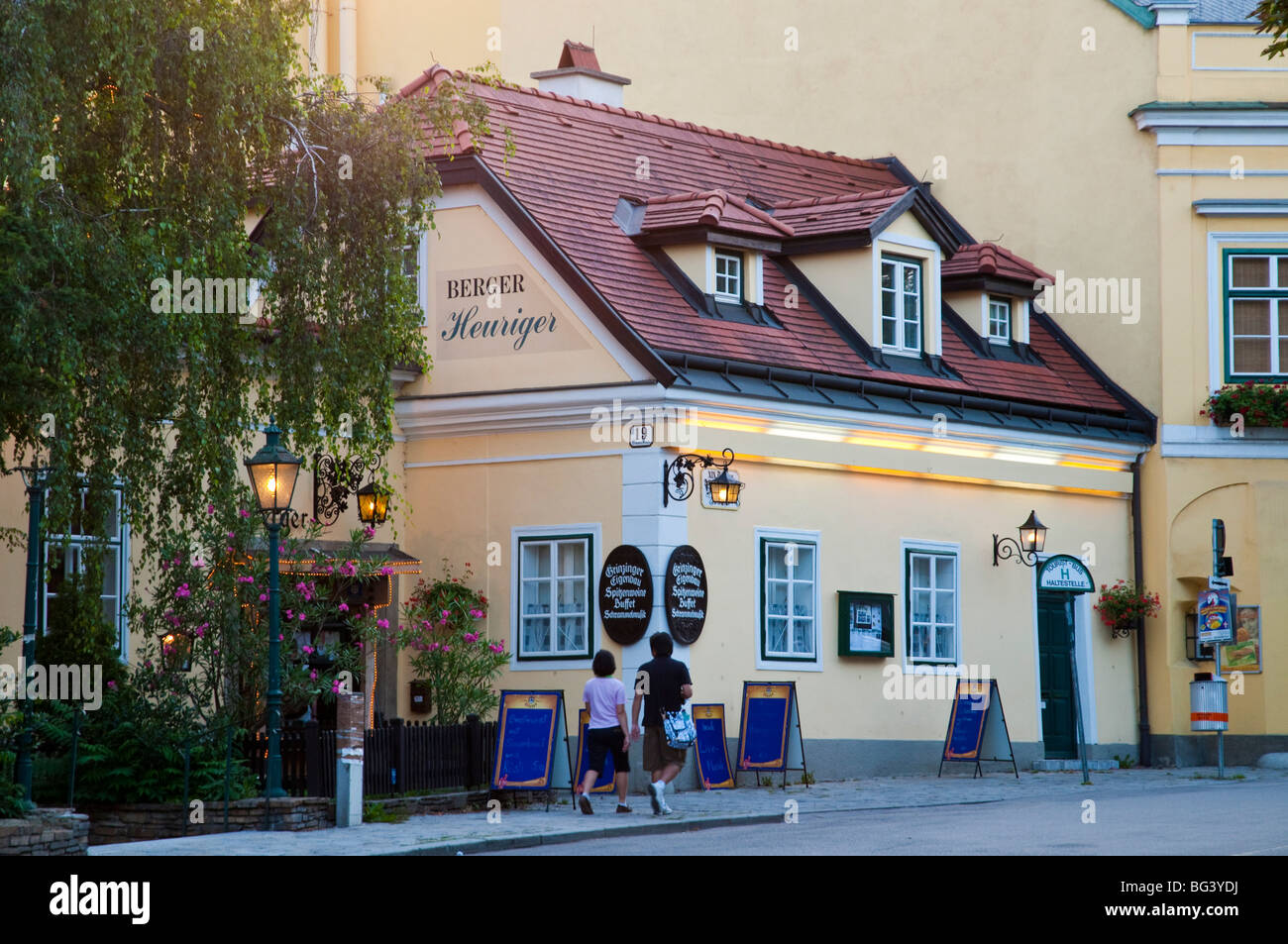 Heurigenlokal, Grinzing, Wien, Österreich | wine tavern, Grinzing, Vienne, Autriche Banque D'Images