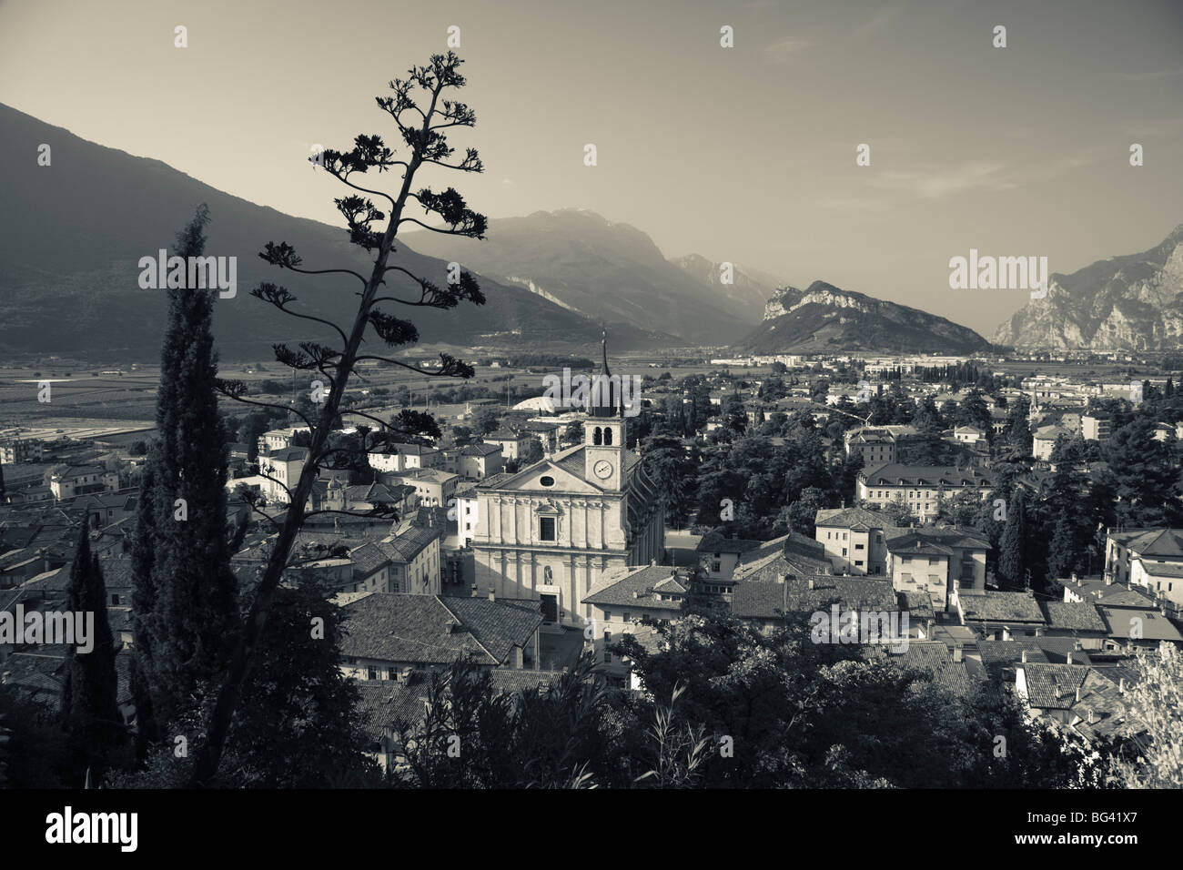 L'Italie, Trentin-Haut-Adige, Lake District, le lac de Garde, Arco, Collegiata church Banque D'Images