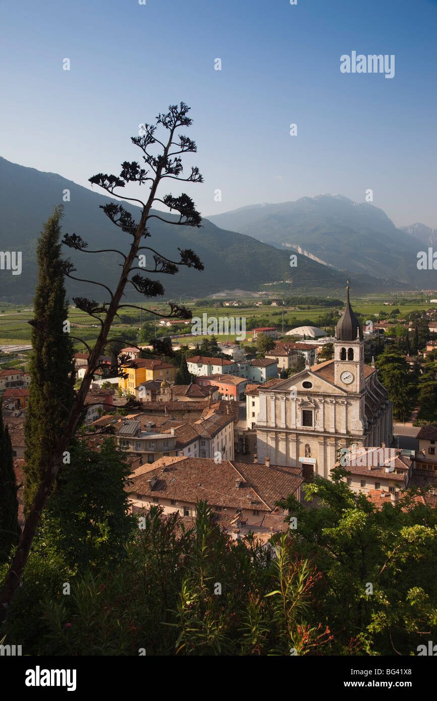 L'Italie, Trentin-Haut-Adige, Lake District, le lac de Garde, Arco, Collegiata church Banque D'Images
