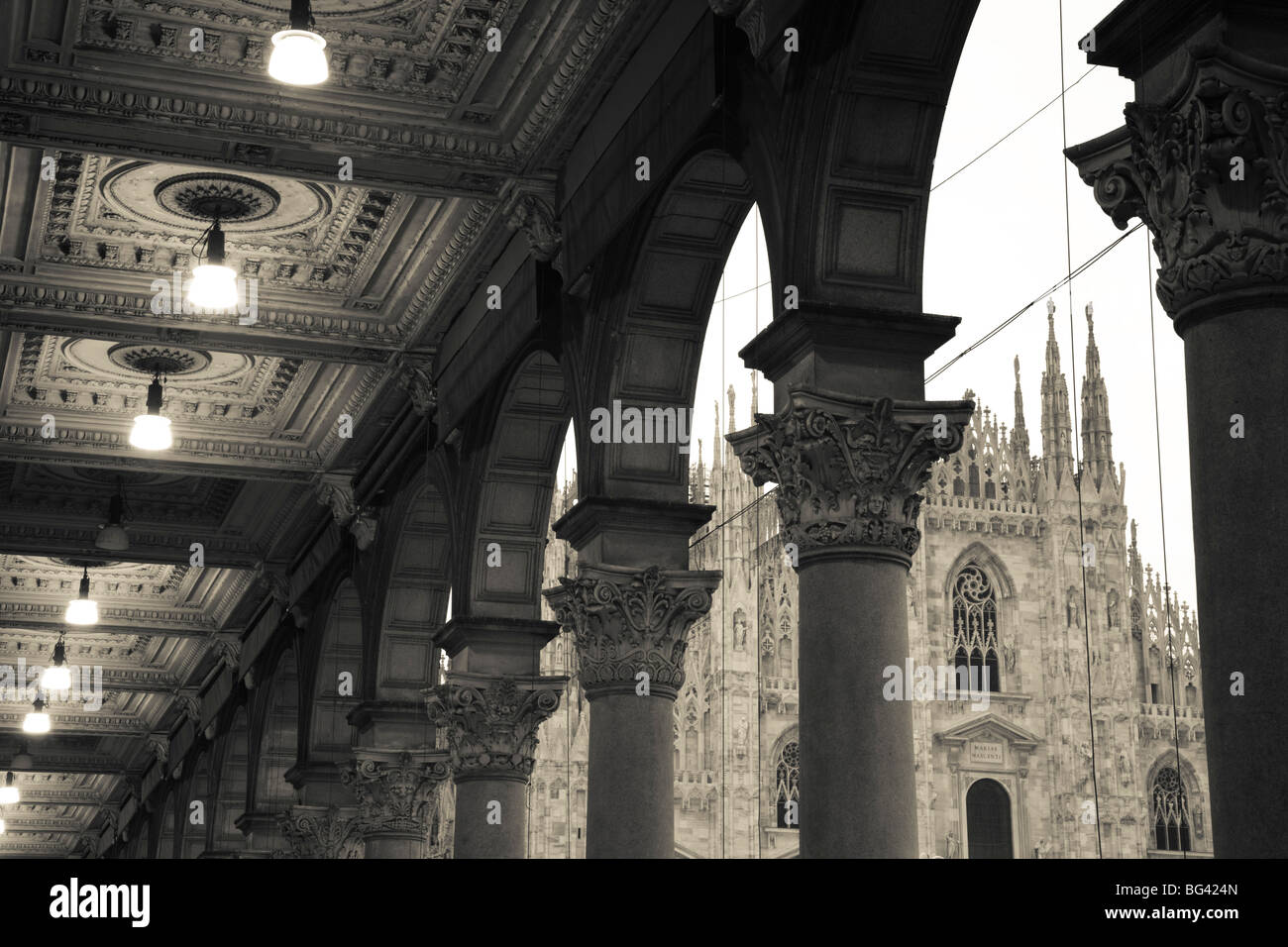 L'Italie, Lombardie, Milan, Piazza del Duomo, Duomo, la cathédrale, l'aube Banque D'Images