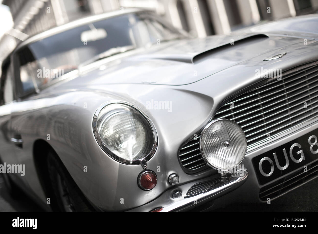 Aston Martin volante de Pall Mall, Londres, Angleterre Banque D'Images
