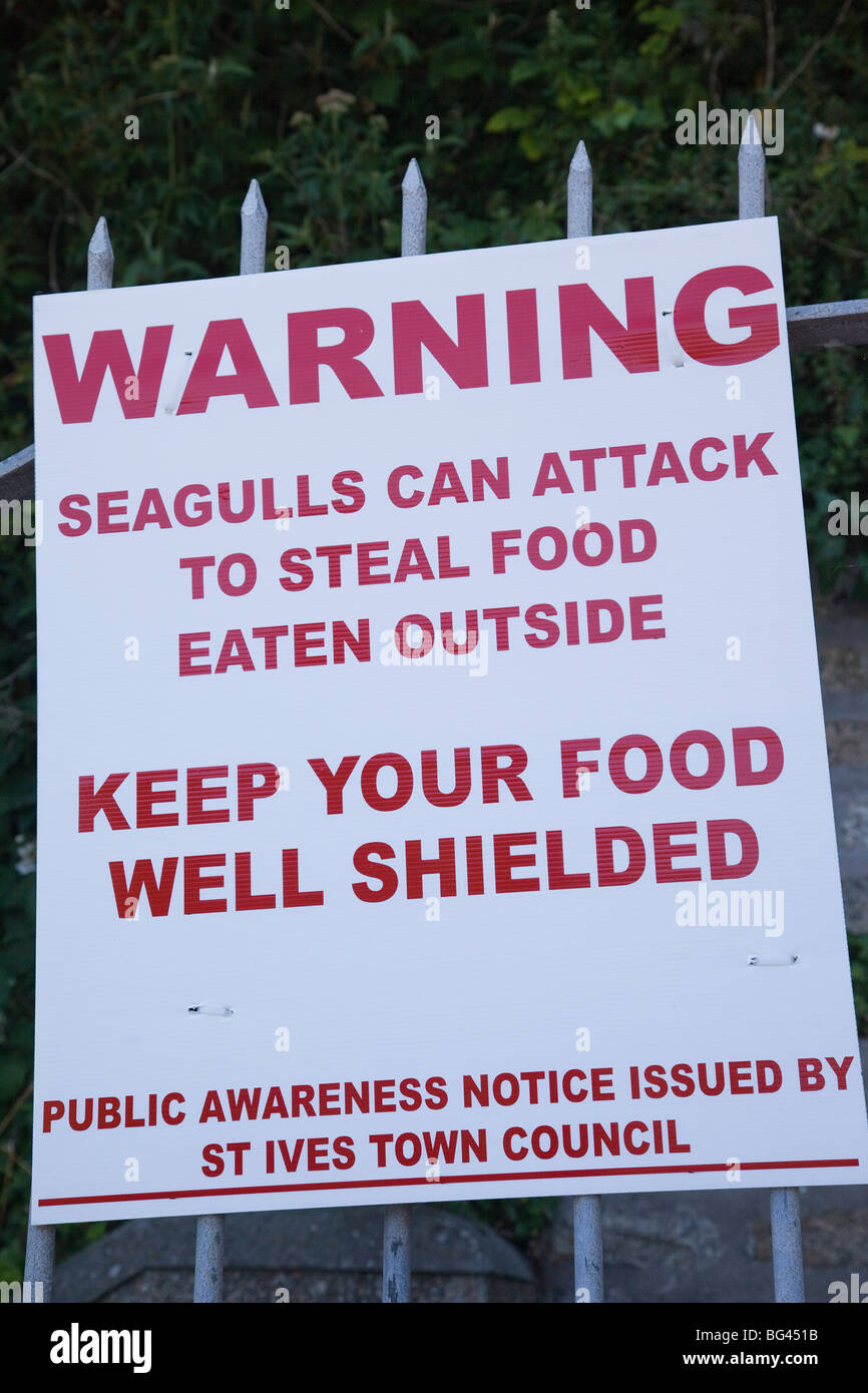 L'Angleterre, Cornwall, St Ives, signe de sensibilisation du public Banque D'Images