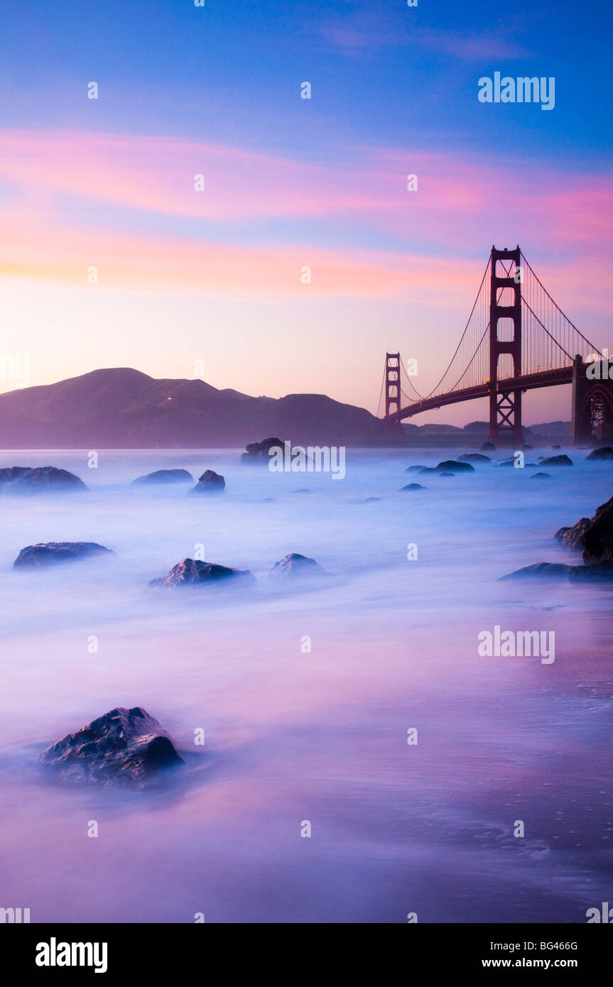 États-unis, Californie, San Francisco, Golden Gate Bridge à partir de la plage de Marshall Banque D'Images