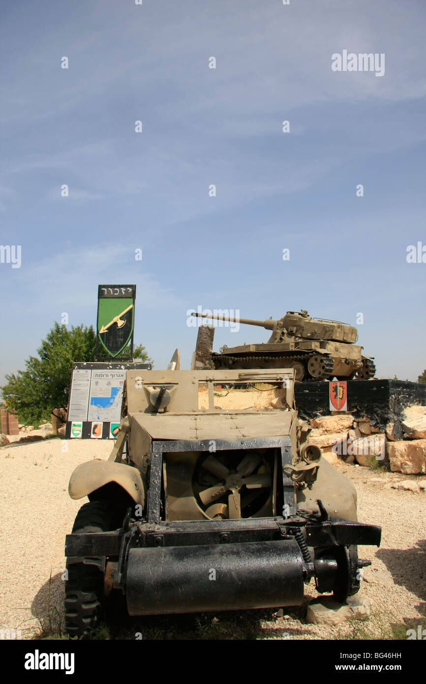 Israël, Shephelah. Un mémorial aux soldats tombés d'une brigade blindée par la route 6 Banque D'Images