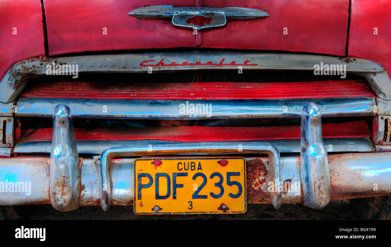 Voiture rouge à La Havane, Cuba, Caraïbes Banque D'Images